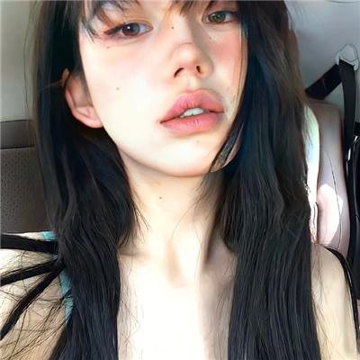 咖啡馆里的女孩
